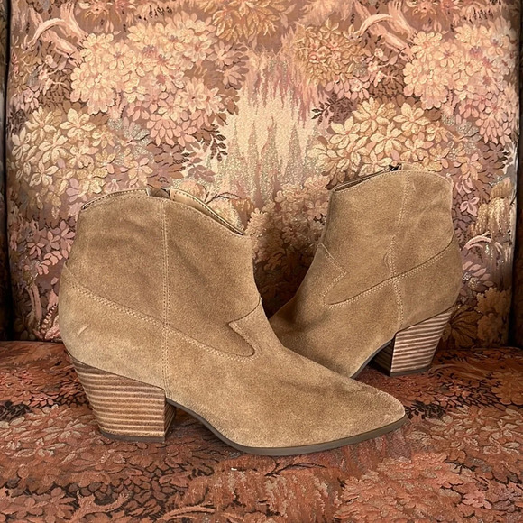 Lucky Brand‎ Size 9 Ellamy Tan Suede Booties with Pointed Toe - Picture 1 of 9